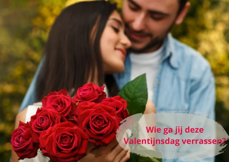 Blijde ontvanger met bloemen 